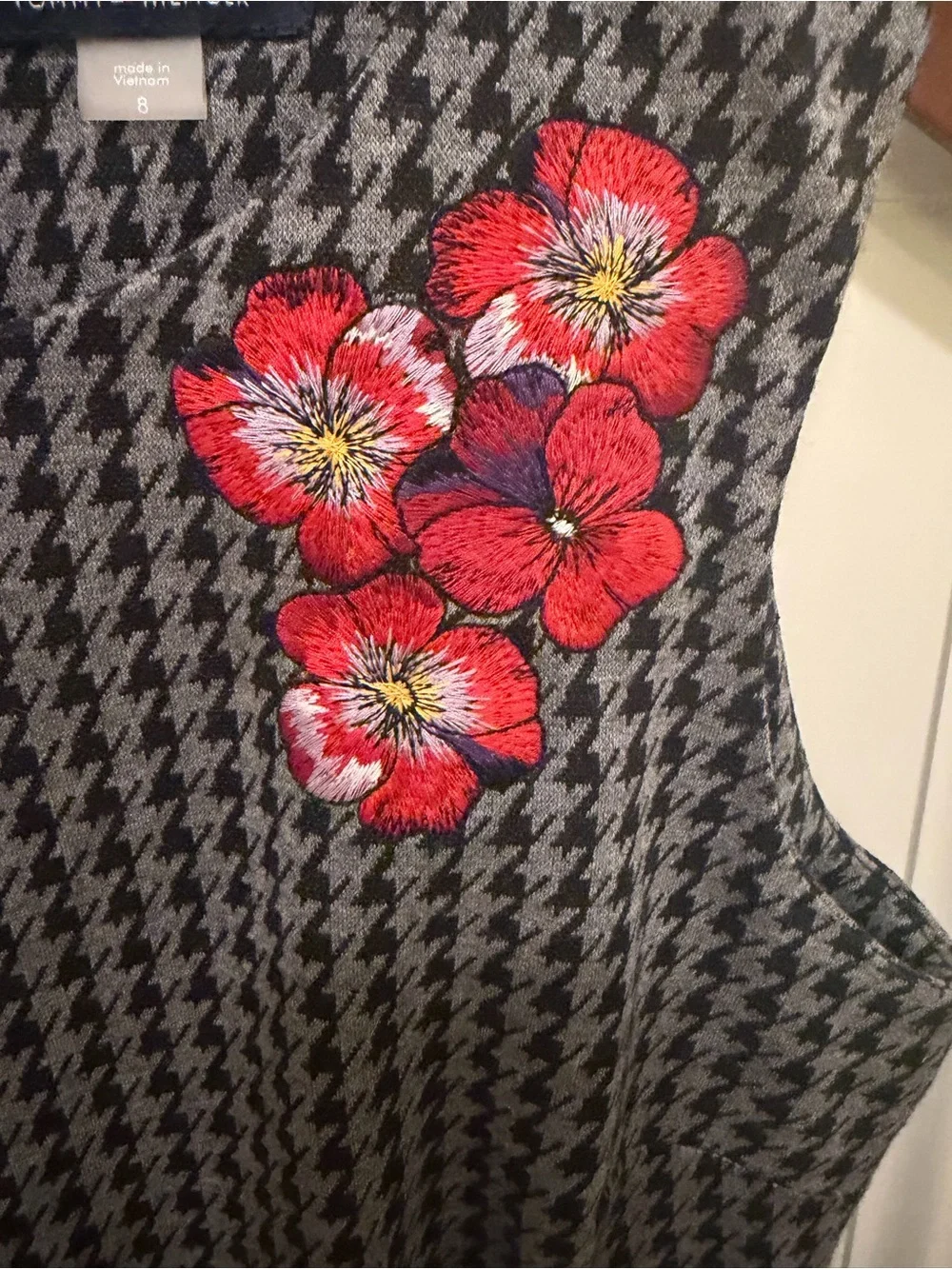 Tommy Hilfiger Sz 8 Houndstooth Sheath Dress with Red Floral Embroidery